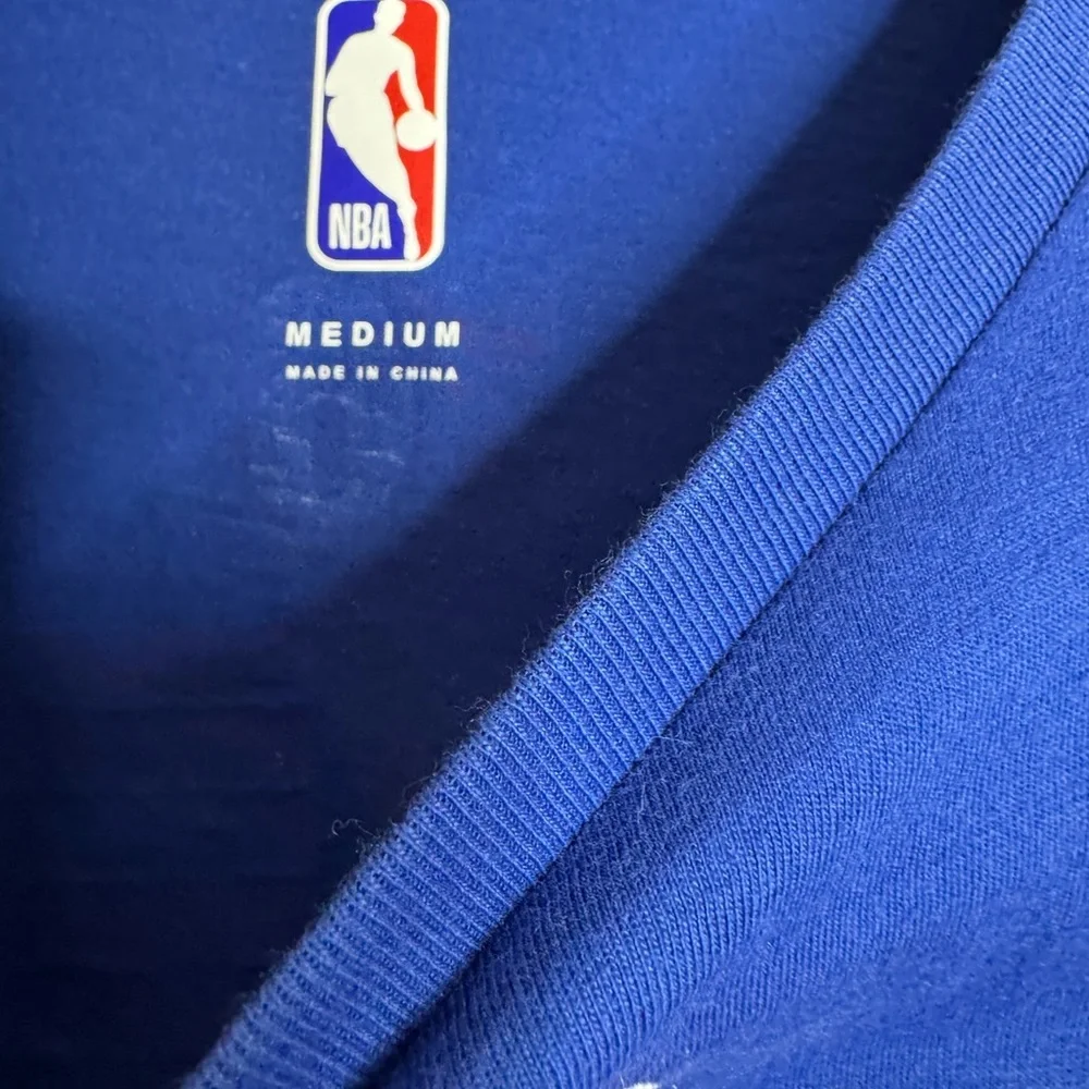 NBA Philadelphia 76ers TShirt Nearly New - Picture 3 of 6